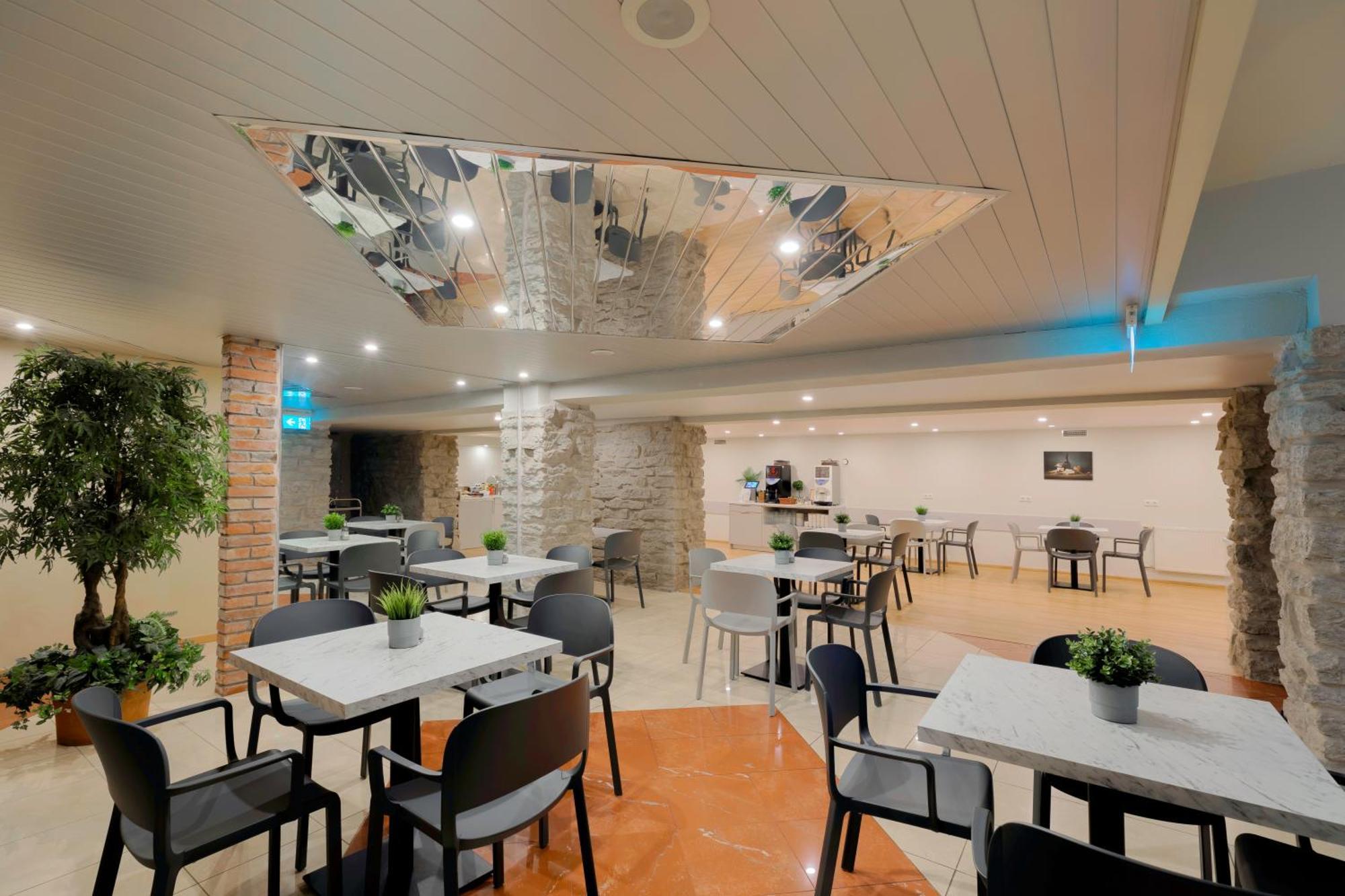 Rixwell Viru Square Hotel Tallinn Exterior photo