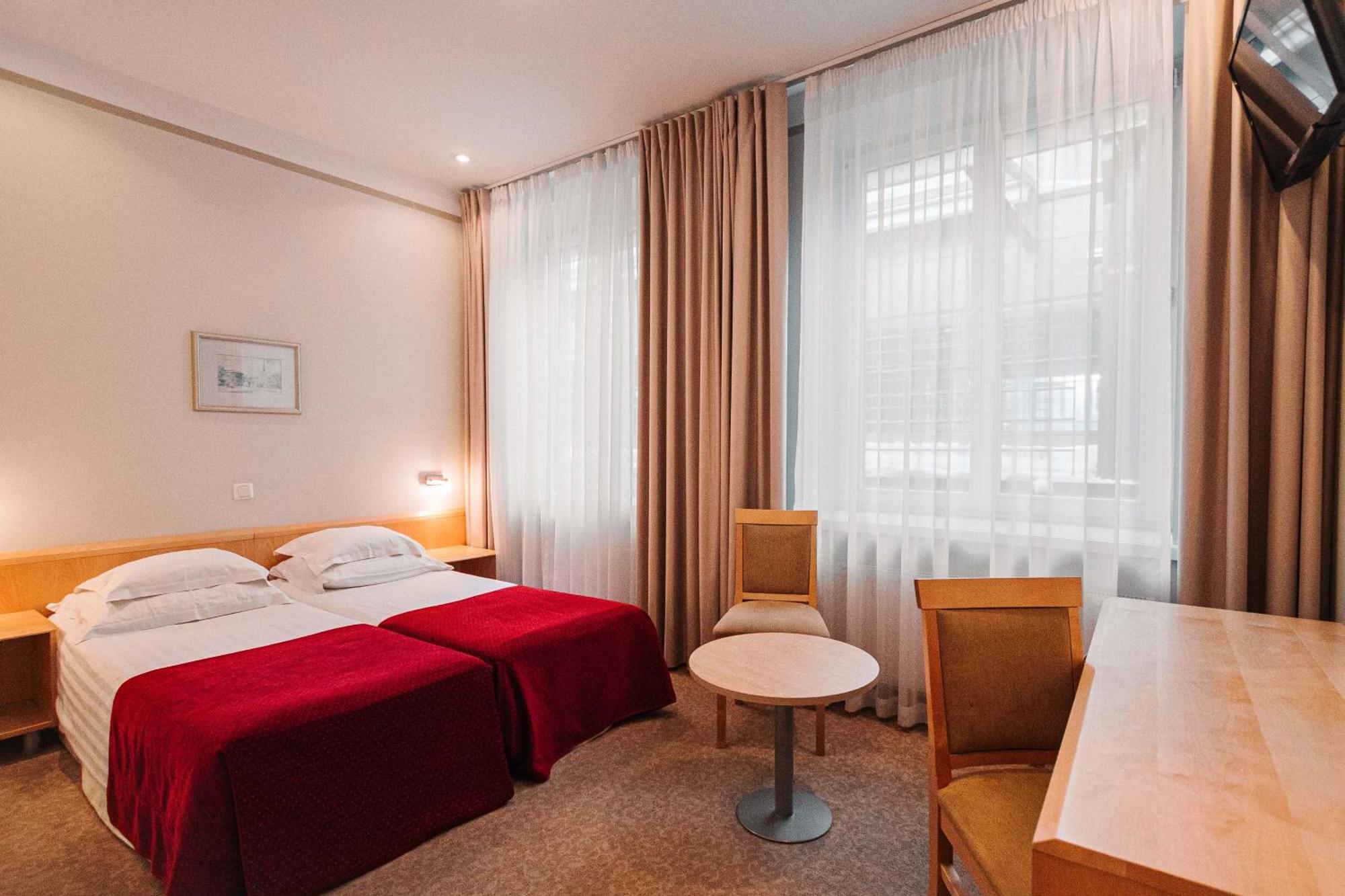 Rixwell Viru Square Hotel Tallinn Exterior photo